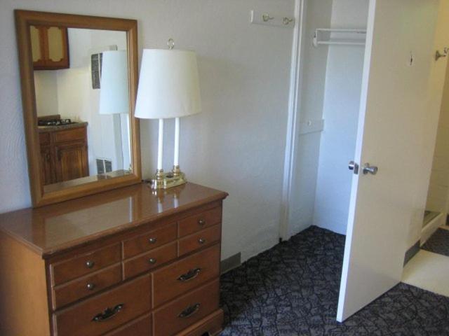 Terry Point Motel Richfield Екстер'єр фото